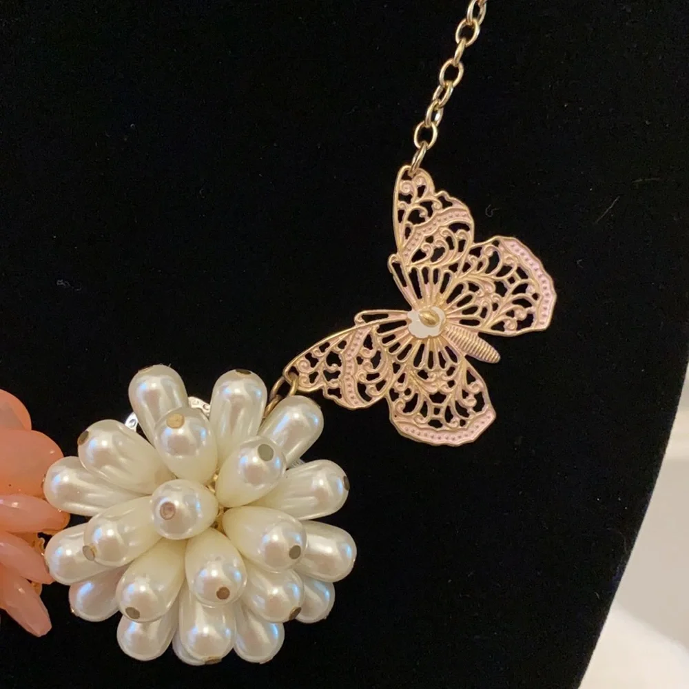 Candies- Floral/Butterfly Statement Necklace NWOT